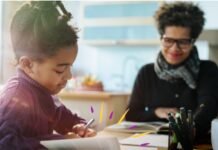 Escolas Conectadas: programa oferece vagas gratuitas para cursos nas áreas da educação