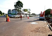 Avenida Professora Cora de Carvalho permanece em mão dupla até término de serviço de sinalização