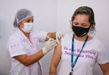 Vacinação contra a covid-19 de pessoas com 41 anos continua neste sábado (03); confira os demais grupos