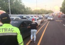 CTMac inicia blitze educativas que orientam motoristas sobre mudanças nos sentidos de vias em Macapá